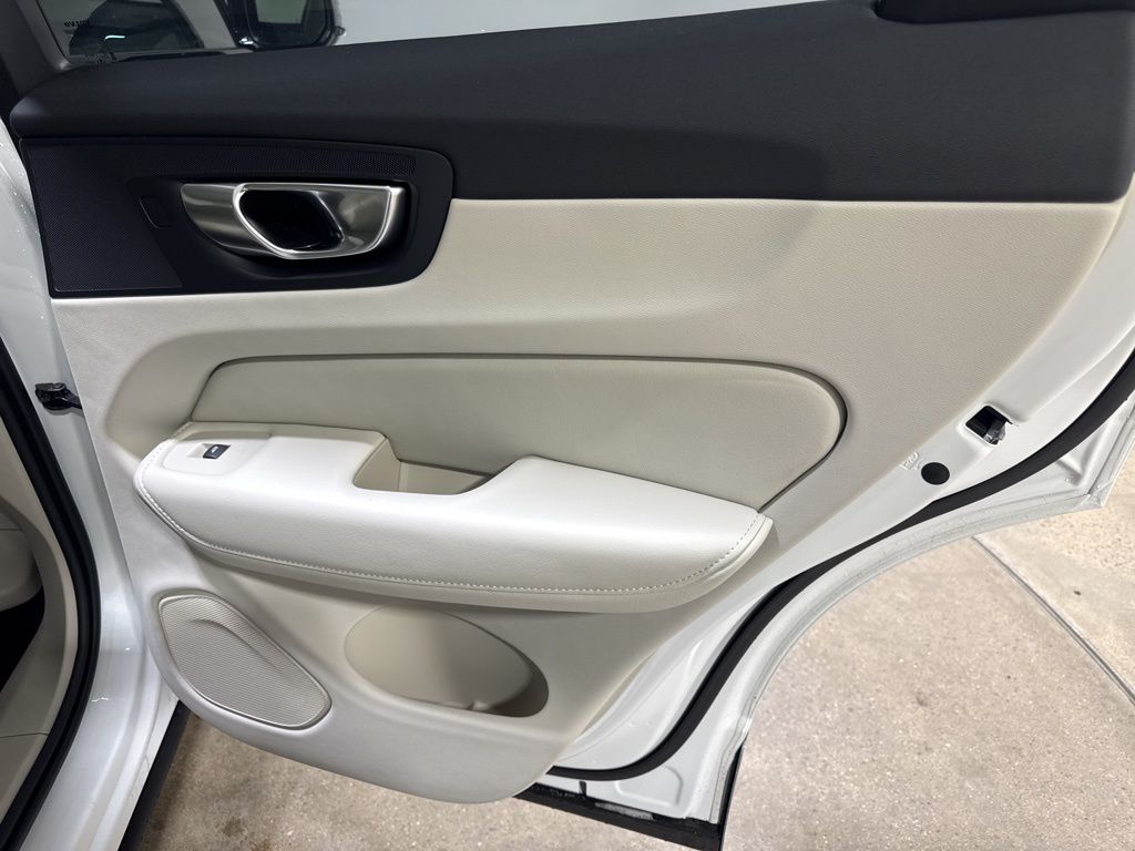 New 2026 White Volvo T8 Ultra image 23