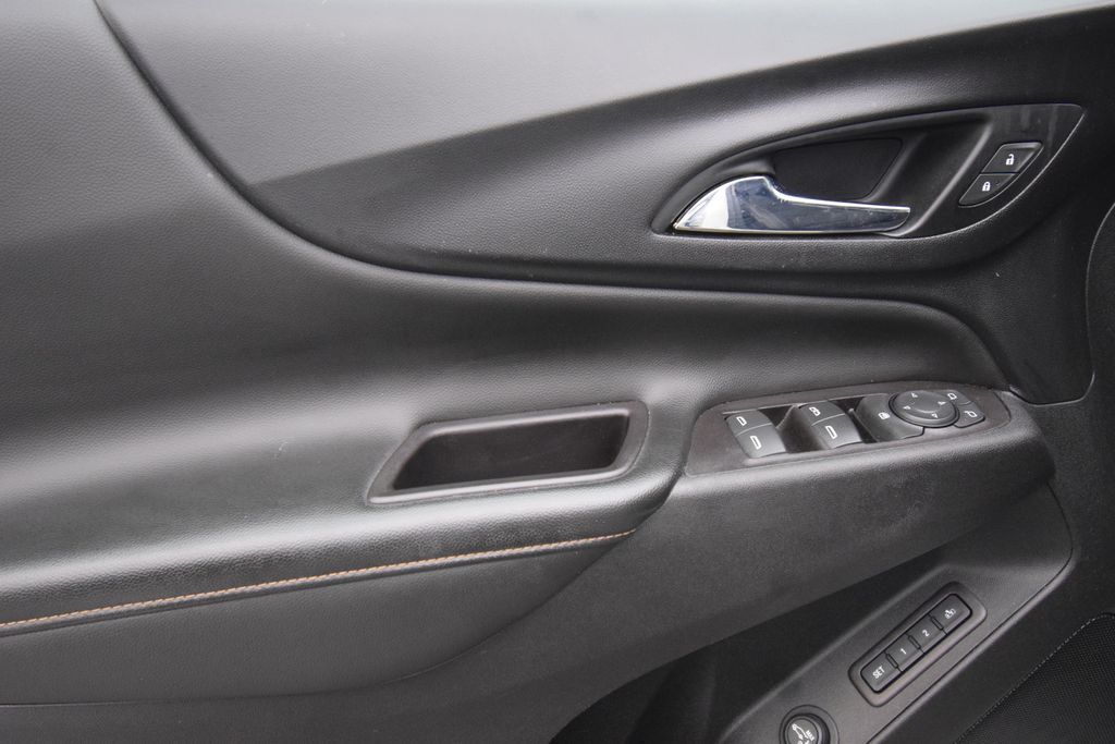 used 2021 Chevrolet Equinox car, priced at $17,100