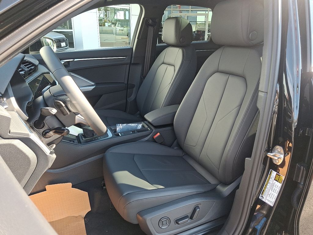 Thumbnail: 2025 Audi Q3 - 10