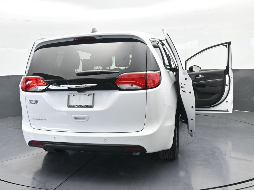 Used 2026 Bright White Clearcoat Chrysler LX image 72