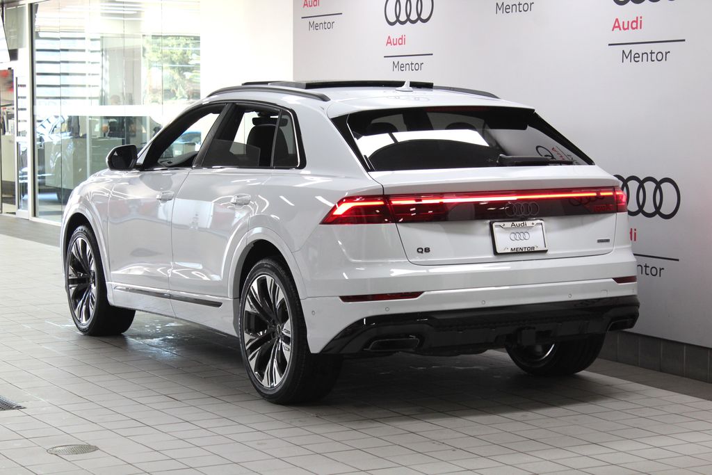 Thumbnail: 2026 Audi Q8 - 4