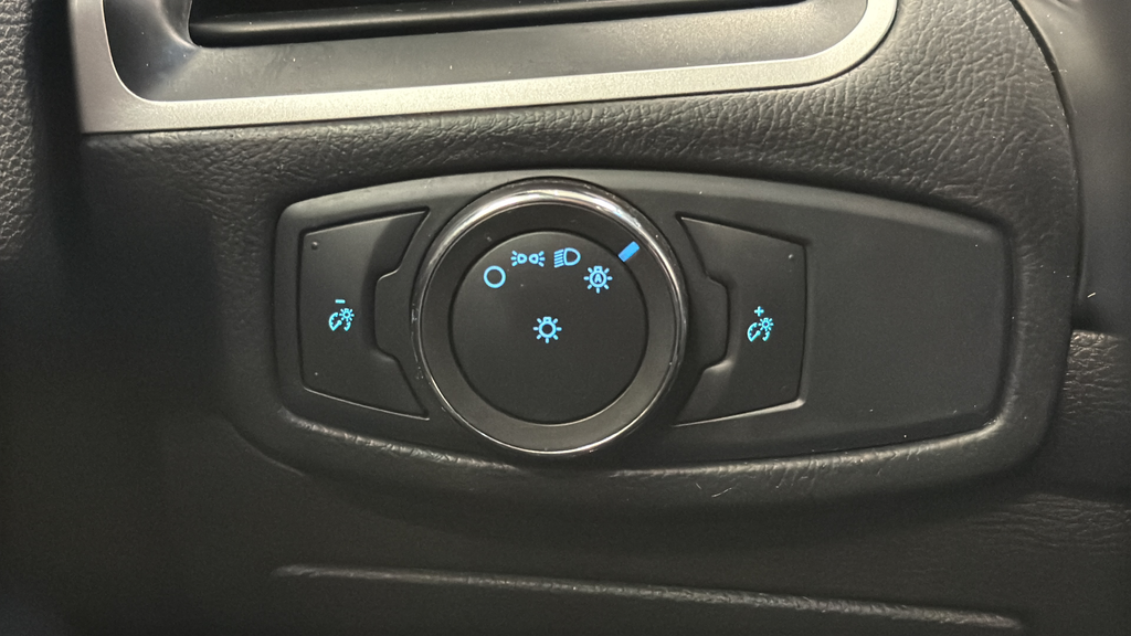 Used 2018 Shadow Black Ford SEL image 31