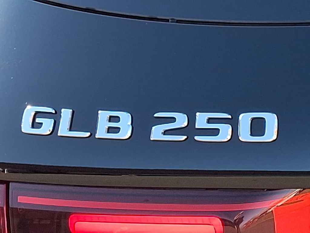 2024 Mercedes-Benz GLB 250 30