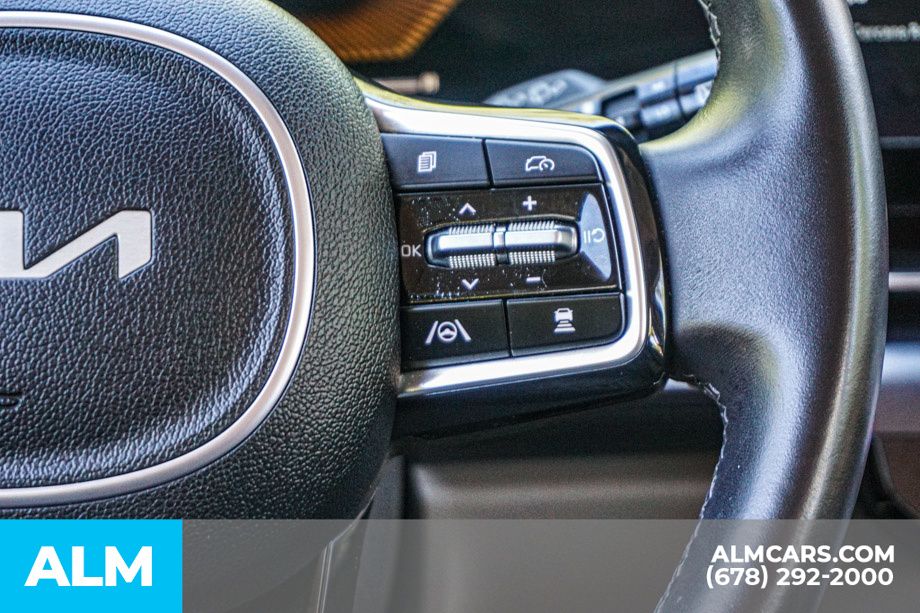 Used 2025 Black Kia LXS image 32