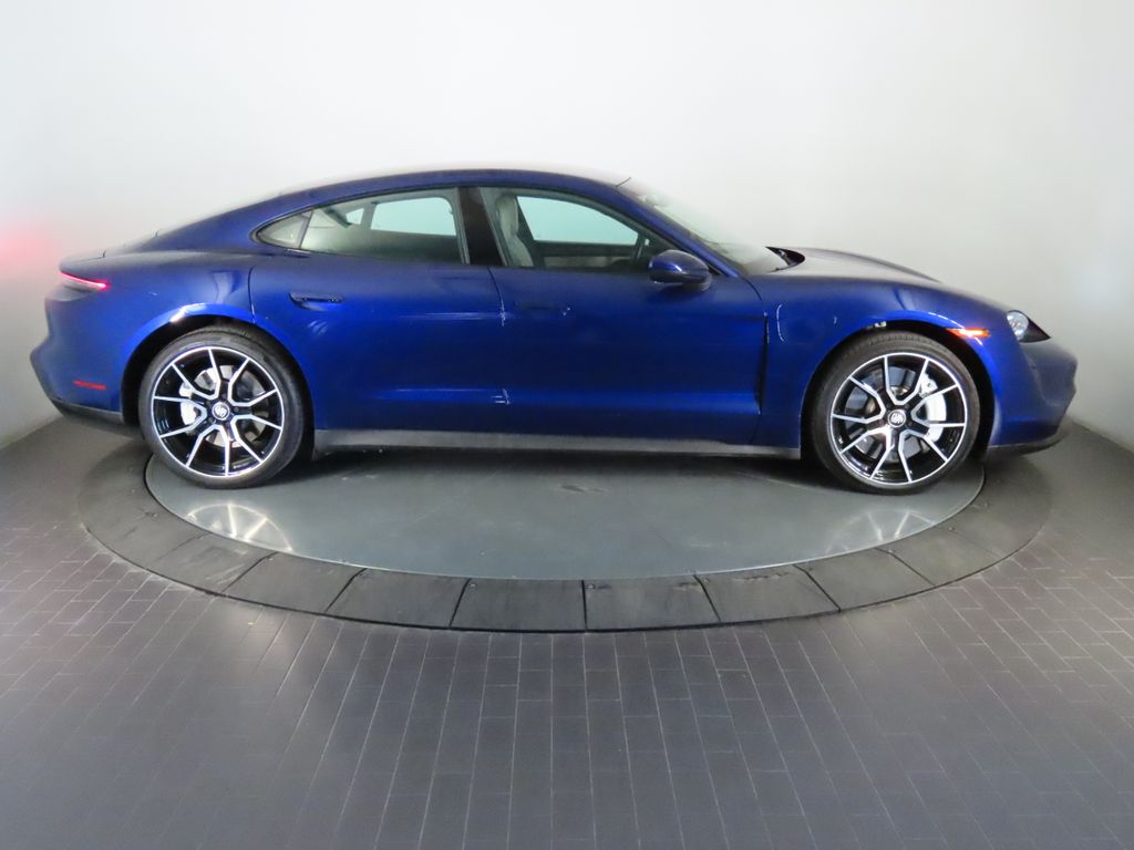 Thumbnail: 2022 Porsche Taycan - 8