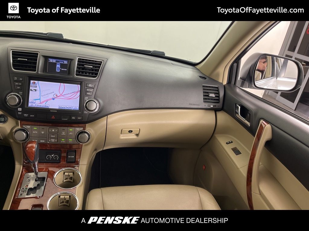 Thumbnail: 2012 Toyota Highlander - 21