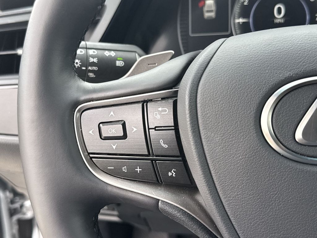 Thumbnail: 2025 Lexus ES - 25