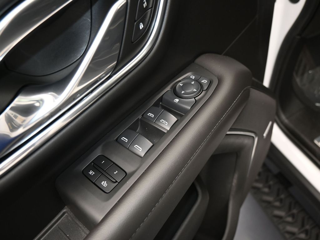 Used 2024 Summit White Chevrolet Z71 image 14