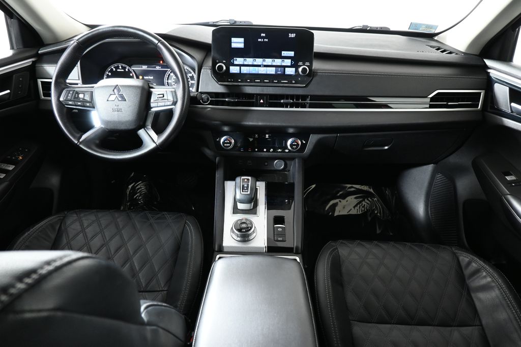 Thumbnail: 2022 Mitsubishi Outlander - 4