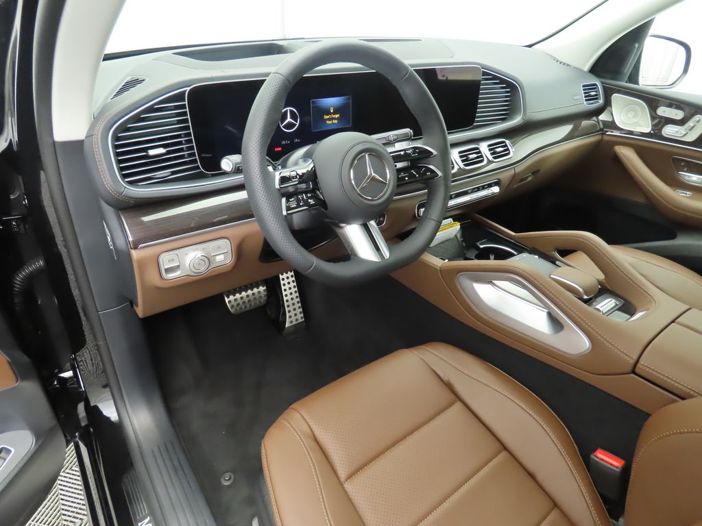 2025 Mercedes-Benz GLS 450 4MATIC 9