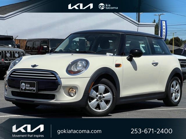 Pepper White 2015 MINI Cooper 2-Door Hatchback FWD Hatchback Front-Wheel Drive 6-Speed Manual