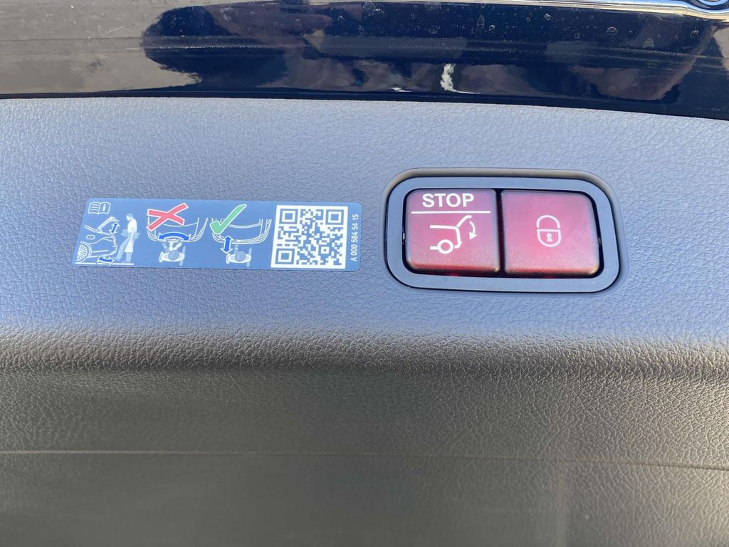 Thumbnail: 2025 Mercedes-Benz GLC - 12