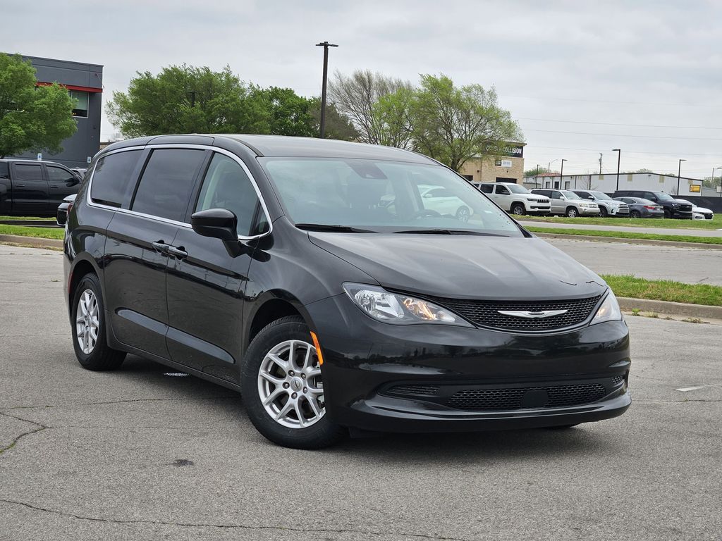 Brilliant Black Crystal Pearlcoat 2023 Chrysler Voyager LX FWD Minivan Front-Wheel Drive 9-Speed Automatic