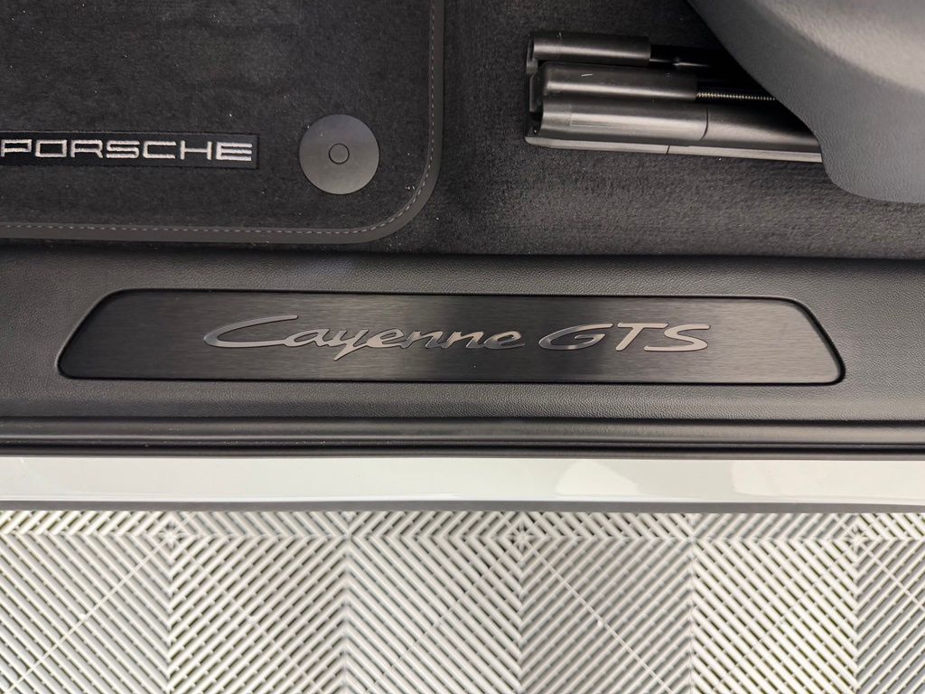 Thumbnail: 2026 Porsche Cayenne - 20