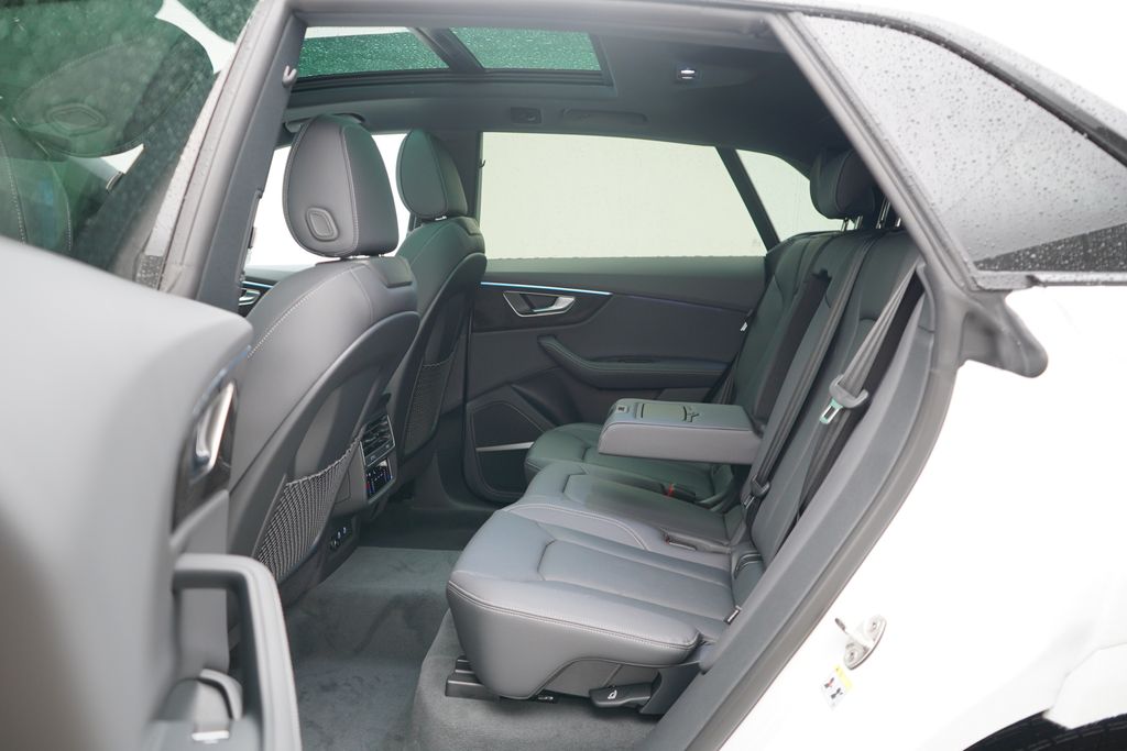 Thumbnail: 2025 Audi Q8 - 10