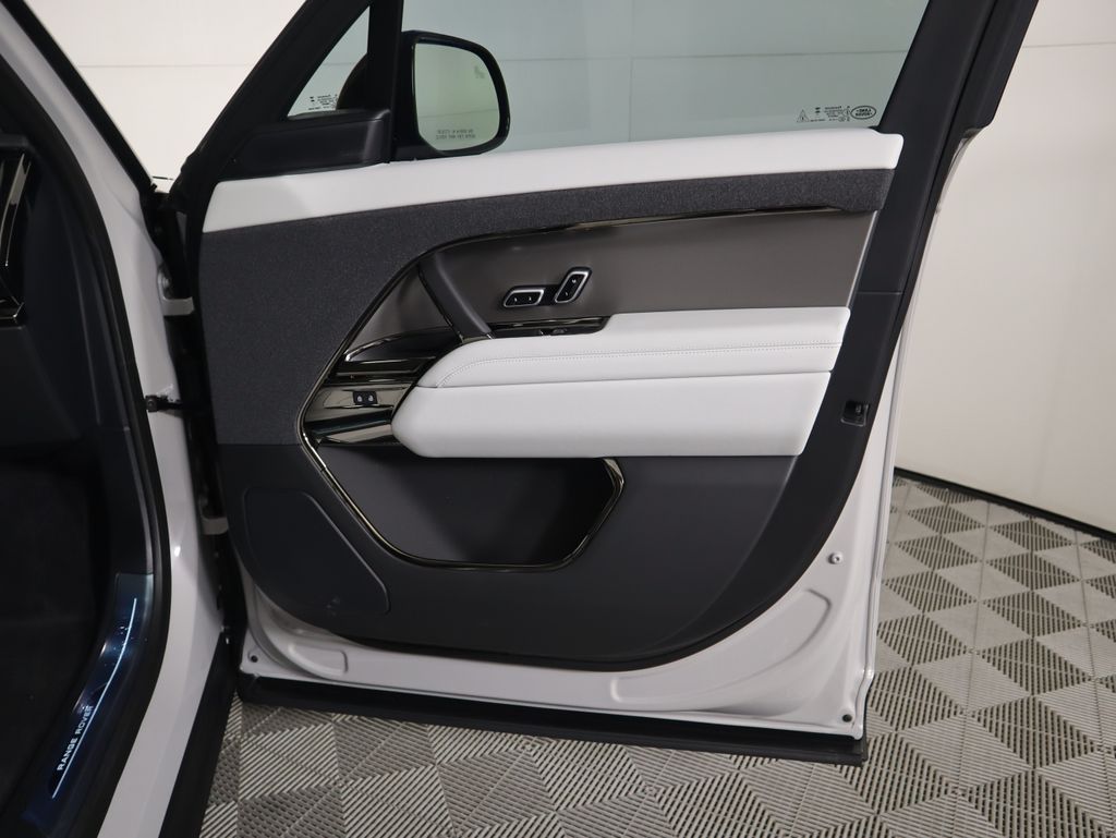 Thumbnail: 2025 Land Rover Range Rover Sport - 27