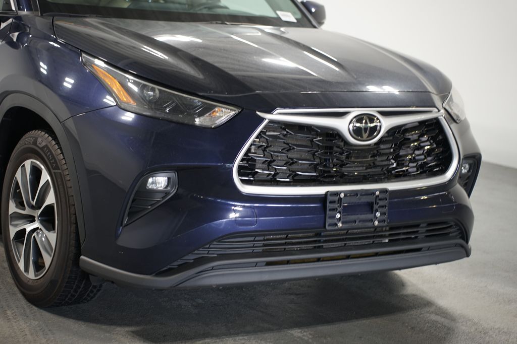 Thumbnail: 2023 Toyota Highlander - 4