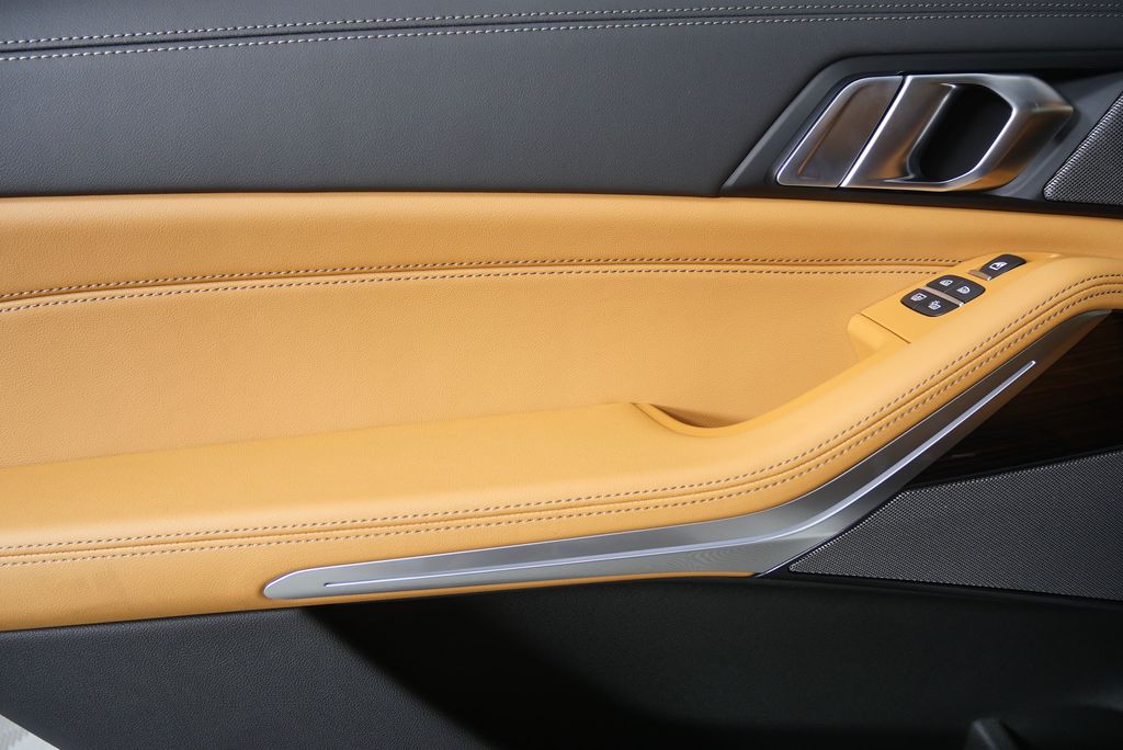 Thumbnail: 2026 BMW X7 - 14