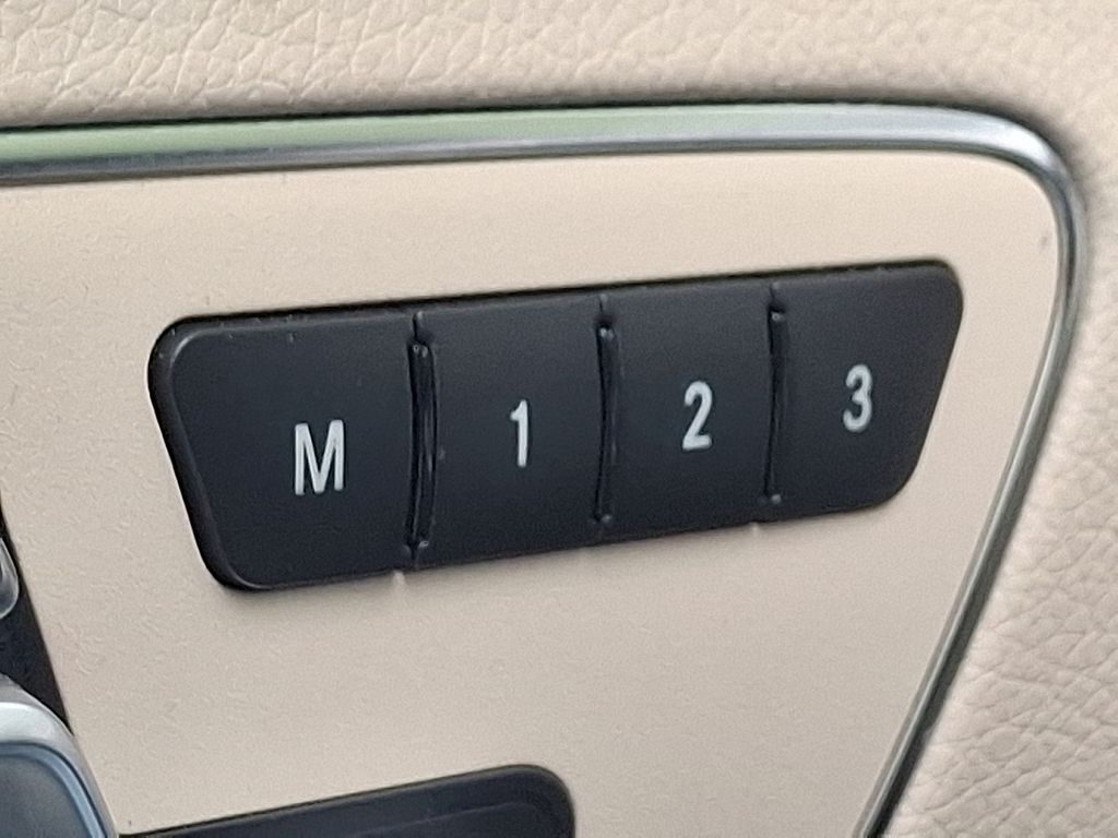 Thumbnail: 2014 Mercedes-Benz E-Class - 26