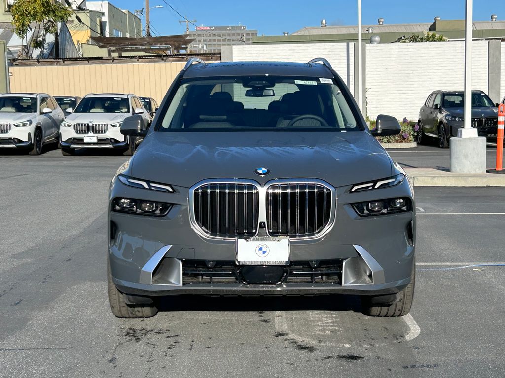 2025 BMW X7 xDrive40i 8