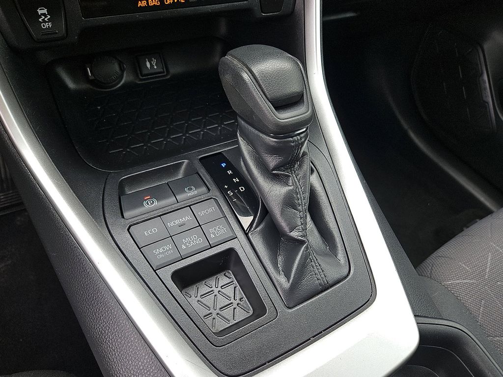 Thumbnail: 2019 Toyota RAV4 - 16