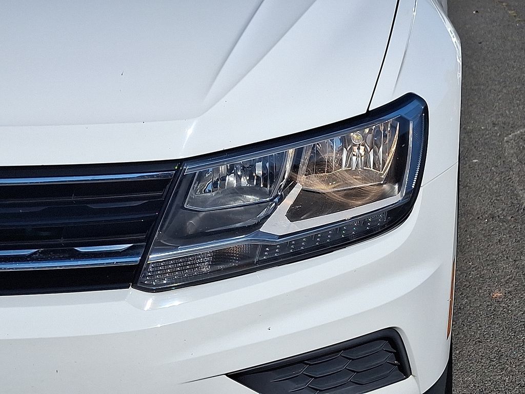 Thumbnail: 2018 Volkswagen Tiguan - 9
