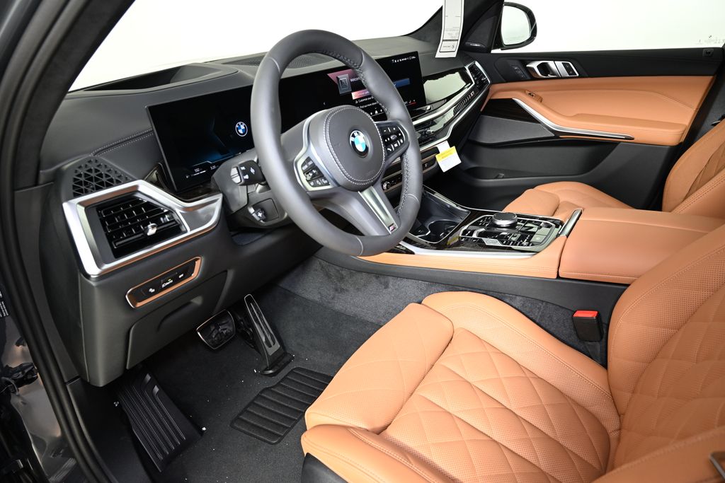 Thumbnail: 2026 BMW X7 - 15