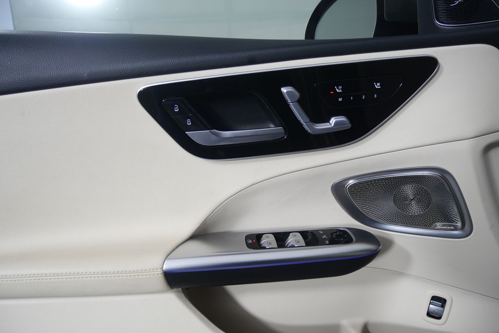 Thumbnail: 2023 Mercedes-Benz C-Class - 8