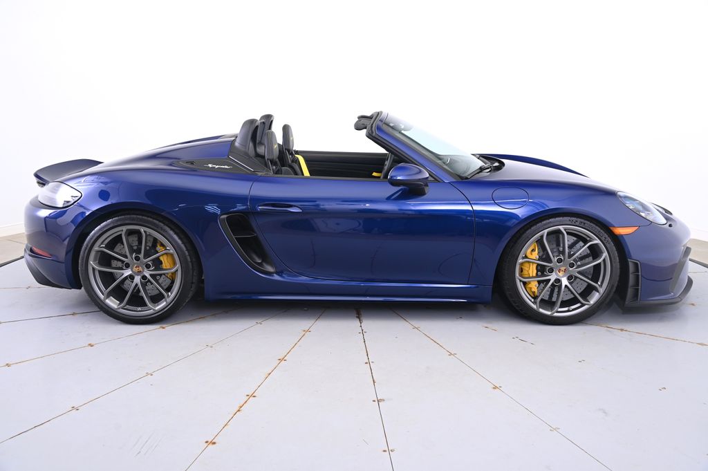 2022 Porsche   8