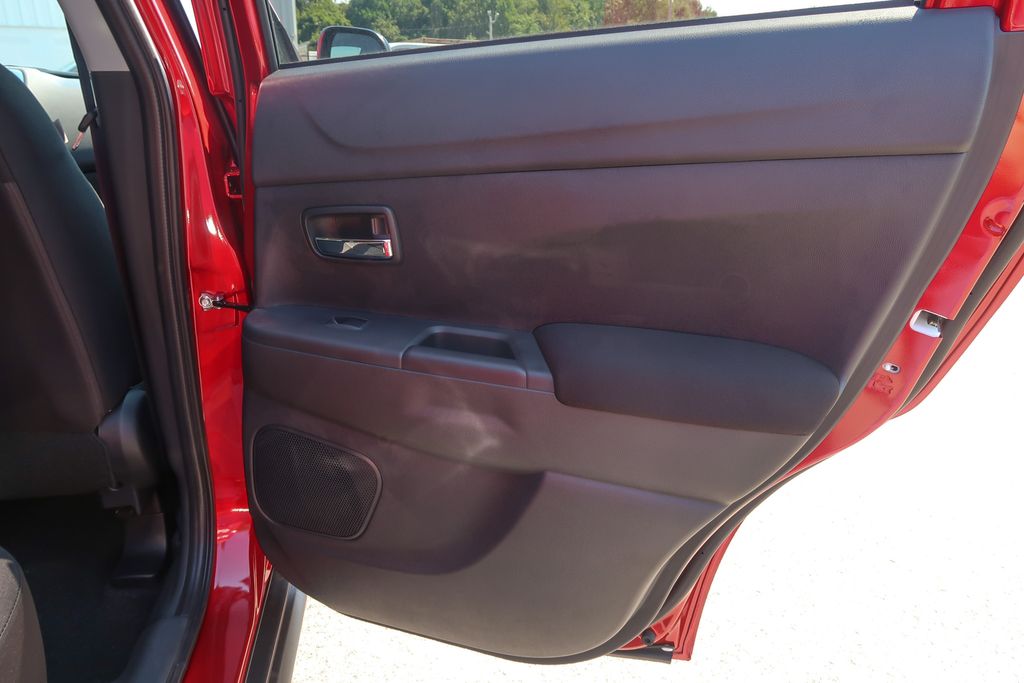 2027 Mitsubishi Outlander Sport LE
