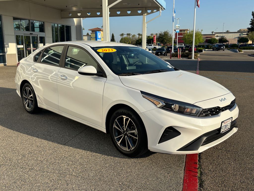 Thumbnail: 2023 Kia Forte - 3