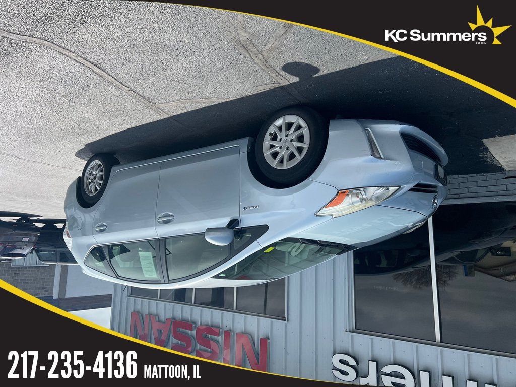 2014 Toyota Prius v Three FWD