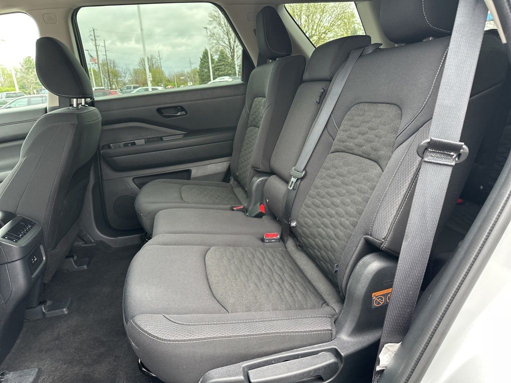 2024 Nissan Pathfinder SV photo