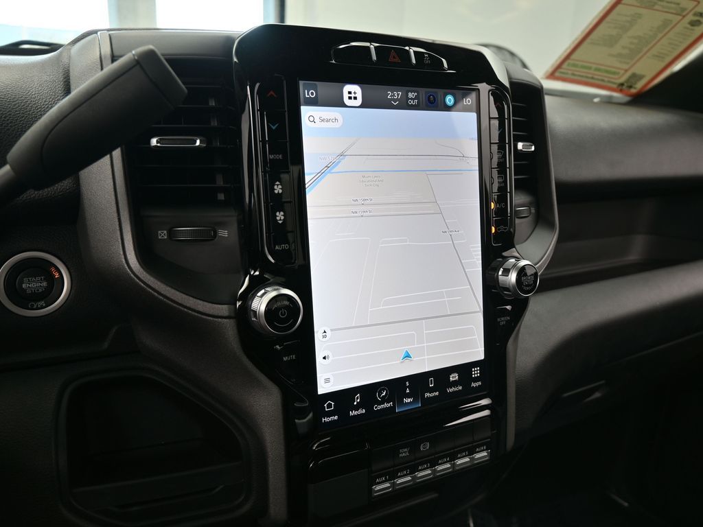 Used 2024 Granite Crystal Metallic Clearcoat Ram Tradesman image 20