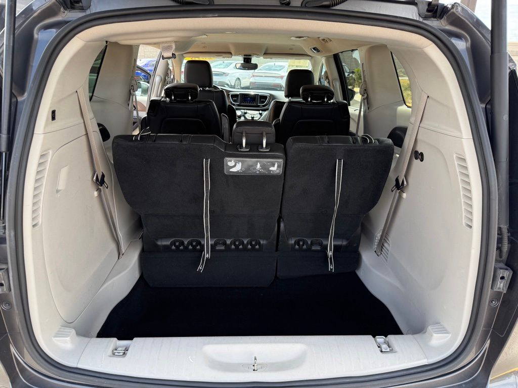 Thumbnail: 2018 Chrysler Pacifica - 14