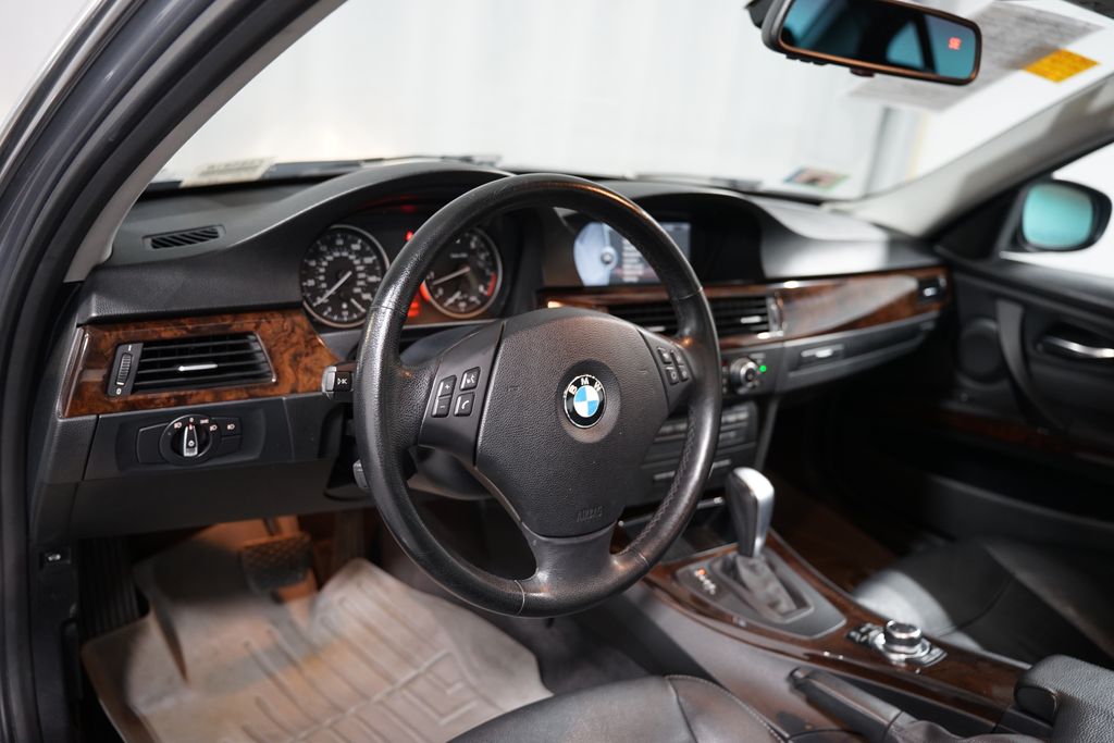 Thumbnail: 2011 BMW 3 Series - 7