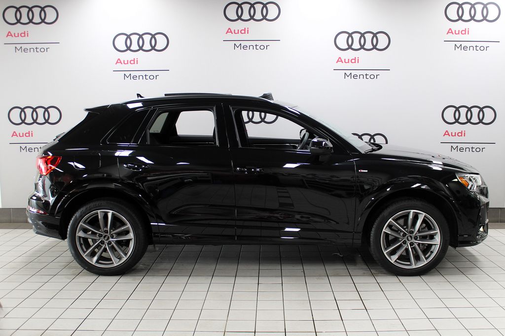 Thumbnail: 2023 Audi Q3 - 7