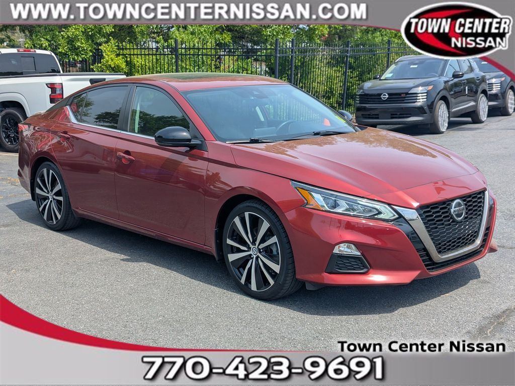 Red (Scarlet Ember Tintcoat) 2020 Nissan Altima 2.0 SR FWD Sedan Front-Wheel Drive Continuously Variable Transmission