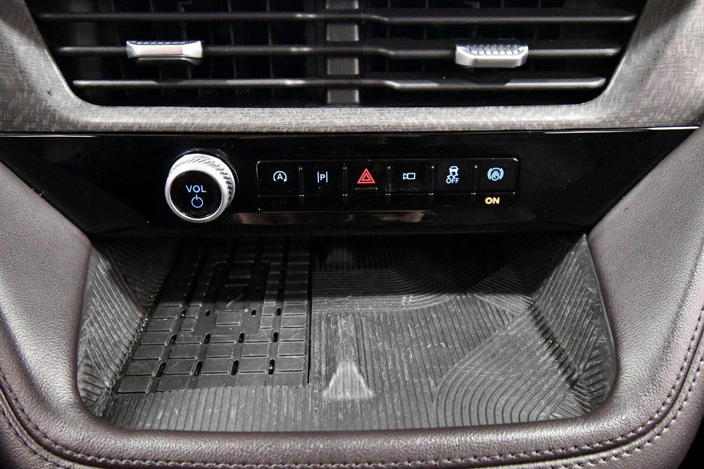 Used 2025 Ford Explorer SUV