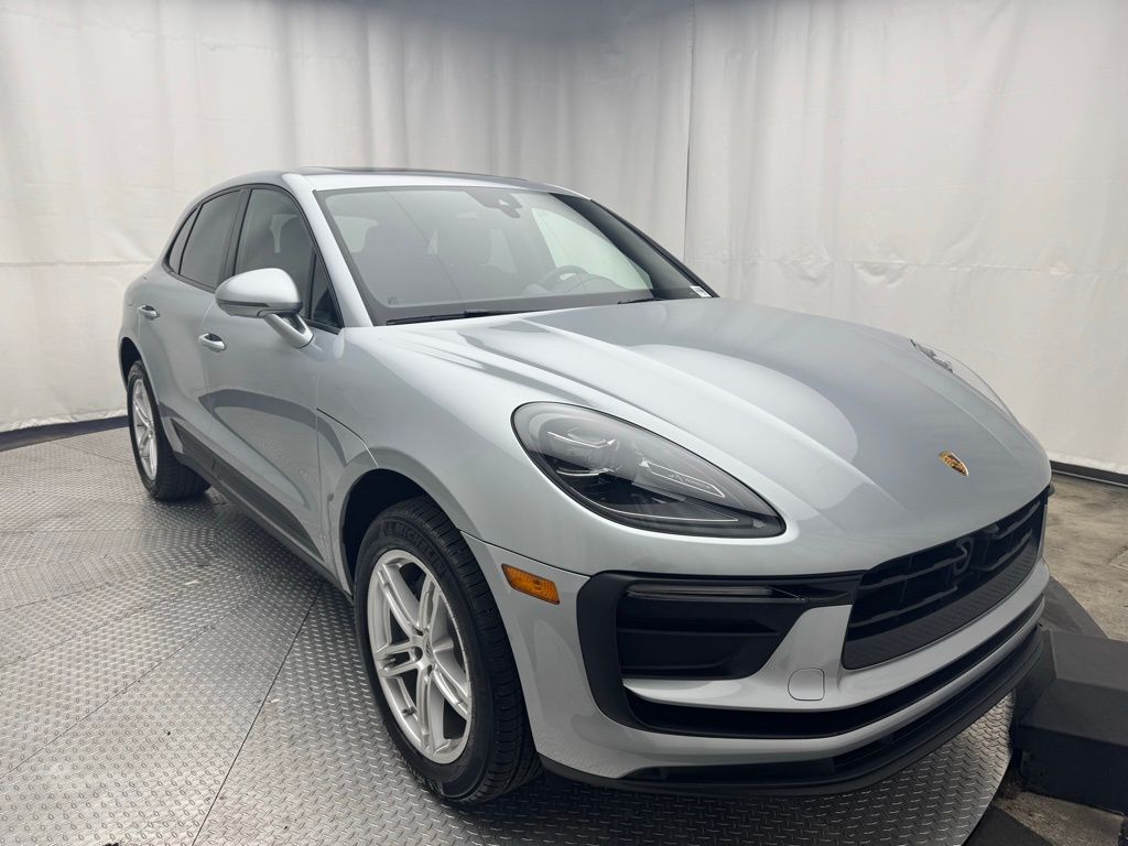 Thumbnail: 2025 Porsche Macan - 12