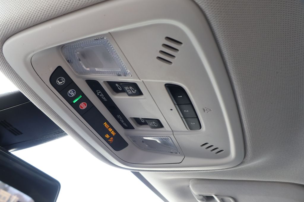 Thumbnail: 2020 Chevrolet Traverse - 32