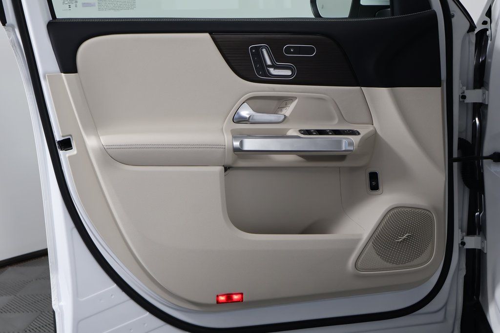 Thumbnail: 2026 Mercedes-Benz GLB - 7