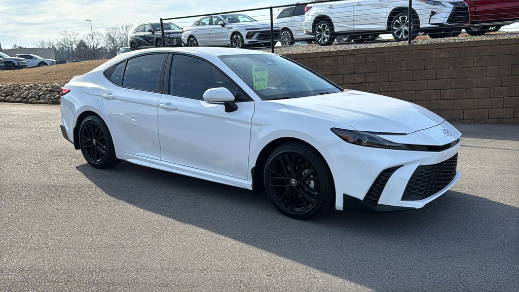 2026 Toyota Camry SE FWD
