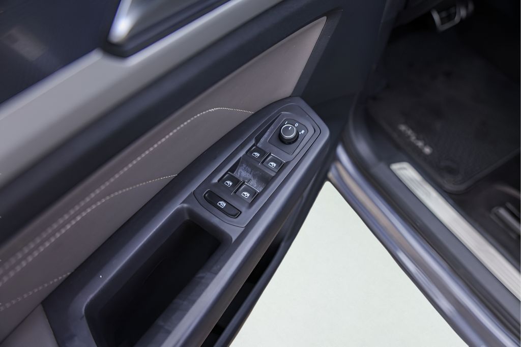 Used Car 2021 Volkswagen Atlas Cross Sport  3.6l V6 Se W/technology R-line For Sale Under $25,000 In Austin, Texas