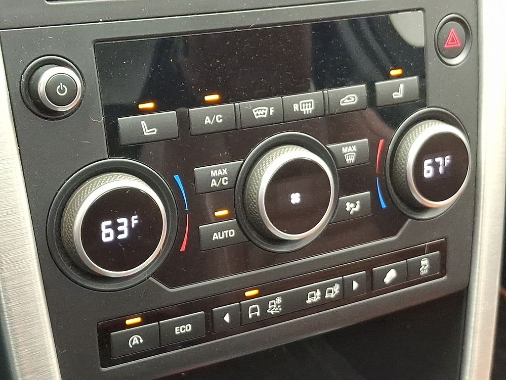 Thumbnail: 2016 Land Rover Discovery Sport - 18