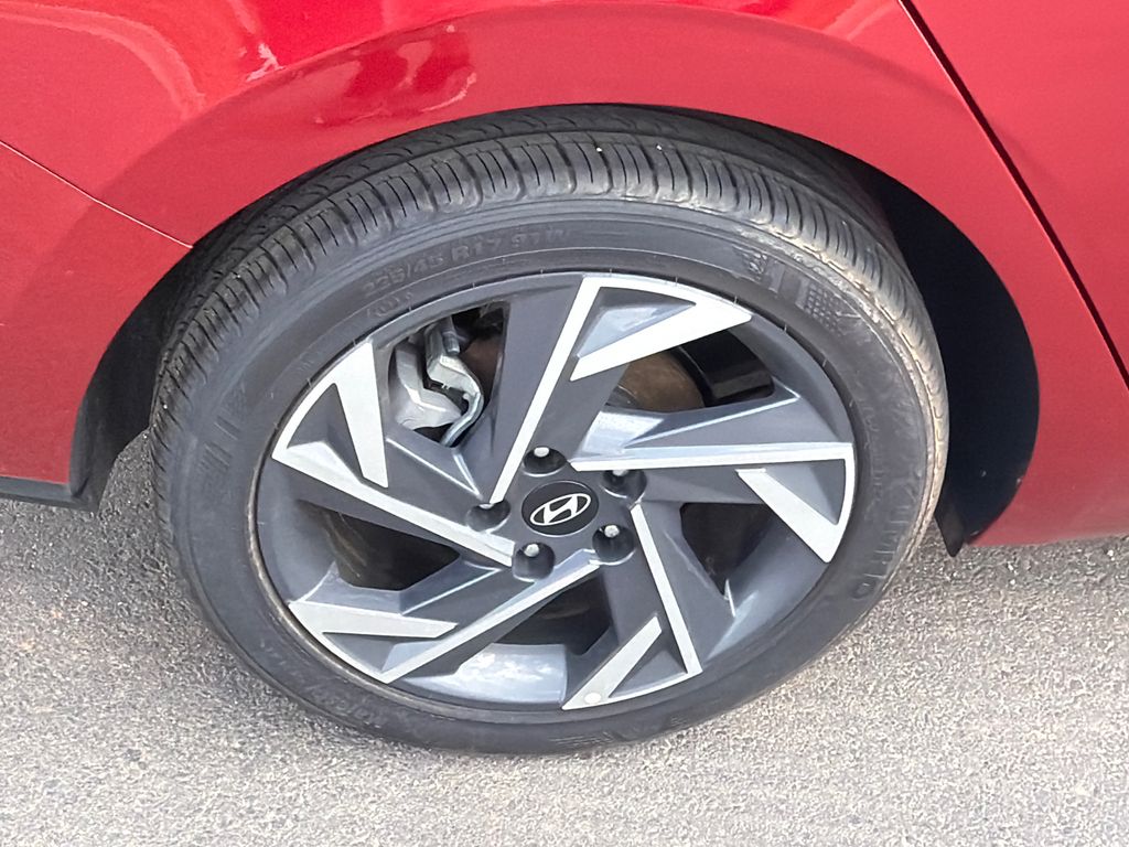 Used 2025 Red Hyundai SEL Sport image 17