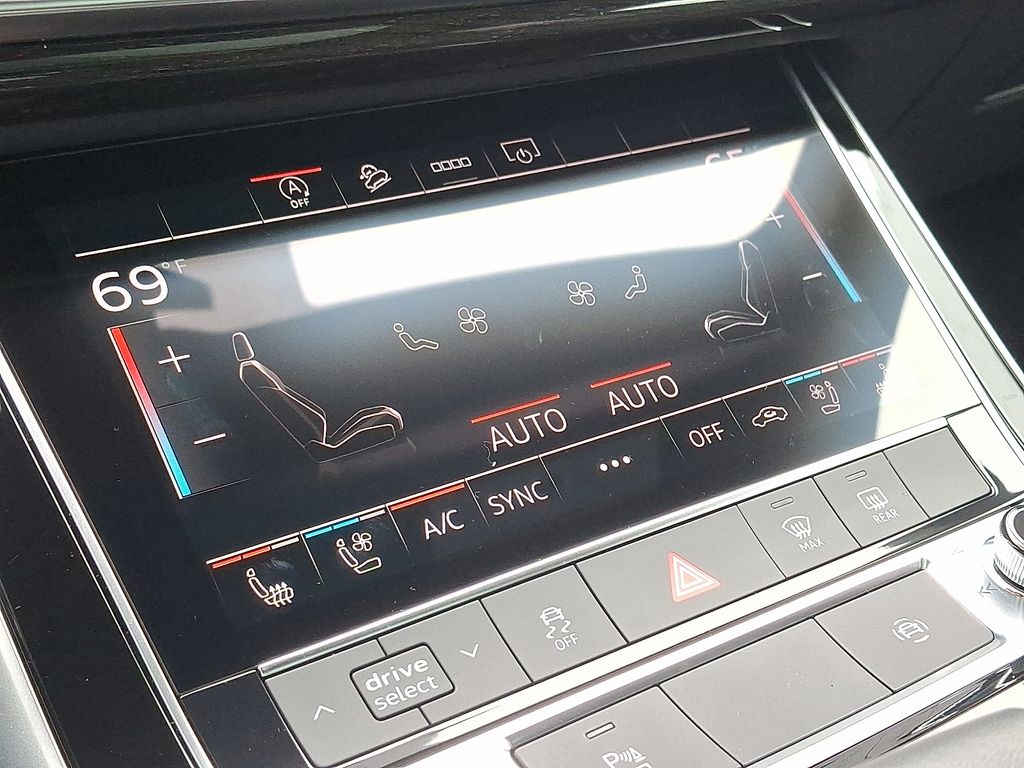 Thumbnail: 2025 Audi Q8 - 16
