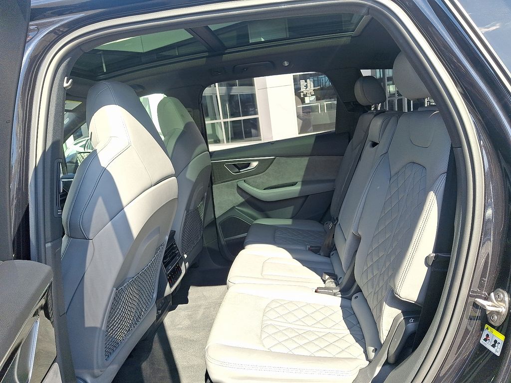 Thumbnail: 2021 Audi SQ7 - 10