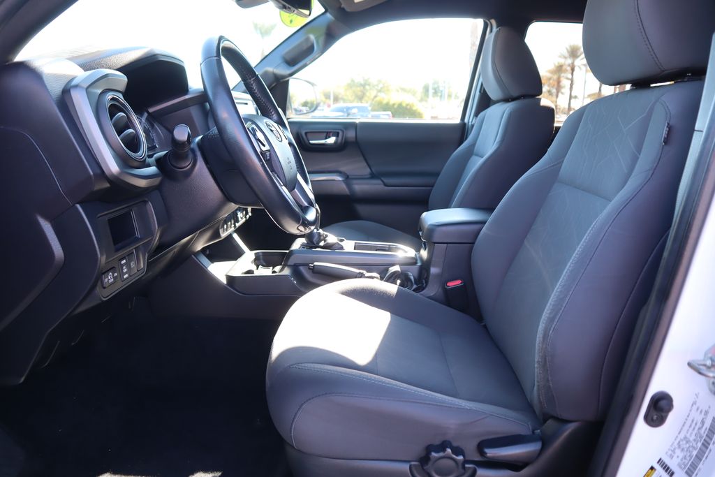 Thumbnail: 2019 Toyota Tacoma - 18