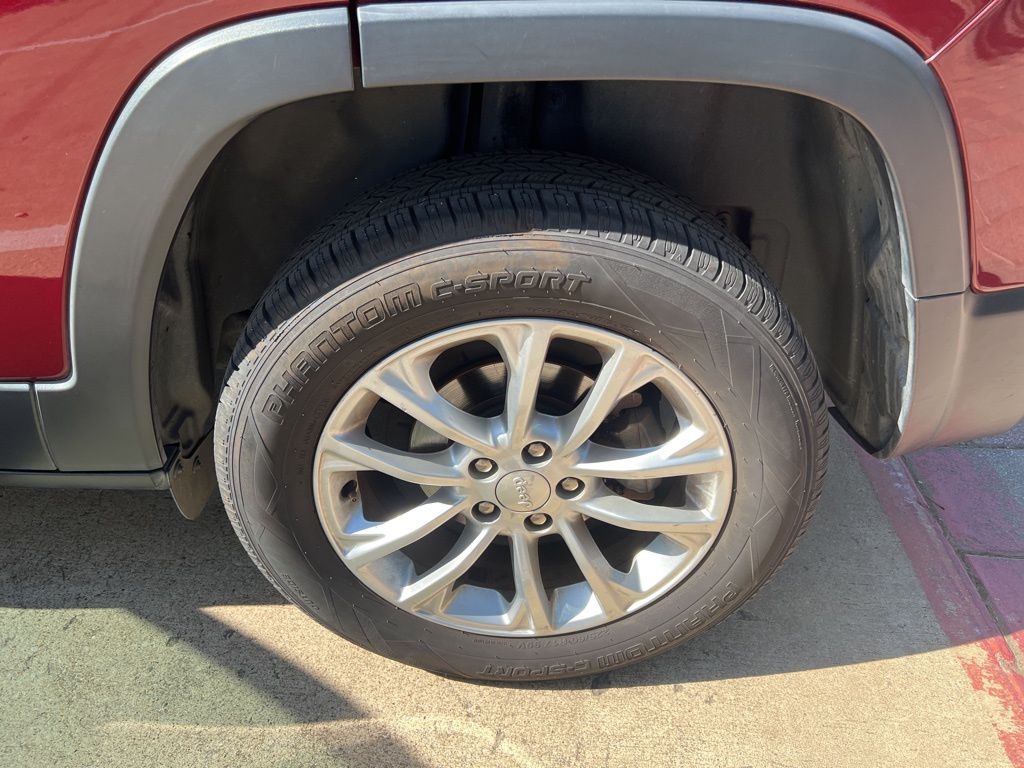 2019 Jeep Cherokee Latitude 21